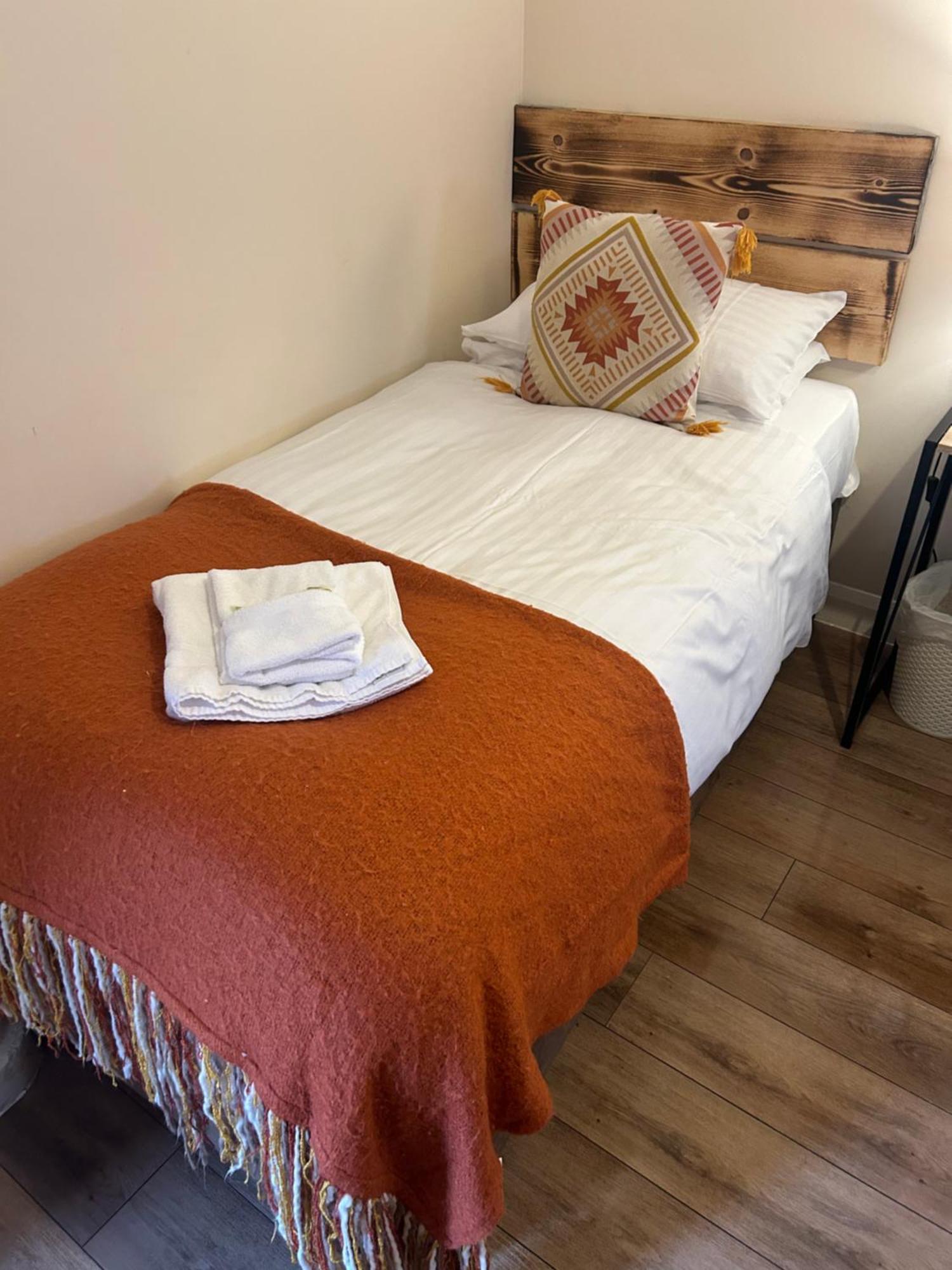 Hotel The Wheatsheaf Bramley  Zewnętrze zdjęcie
