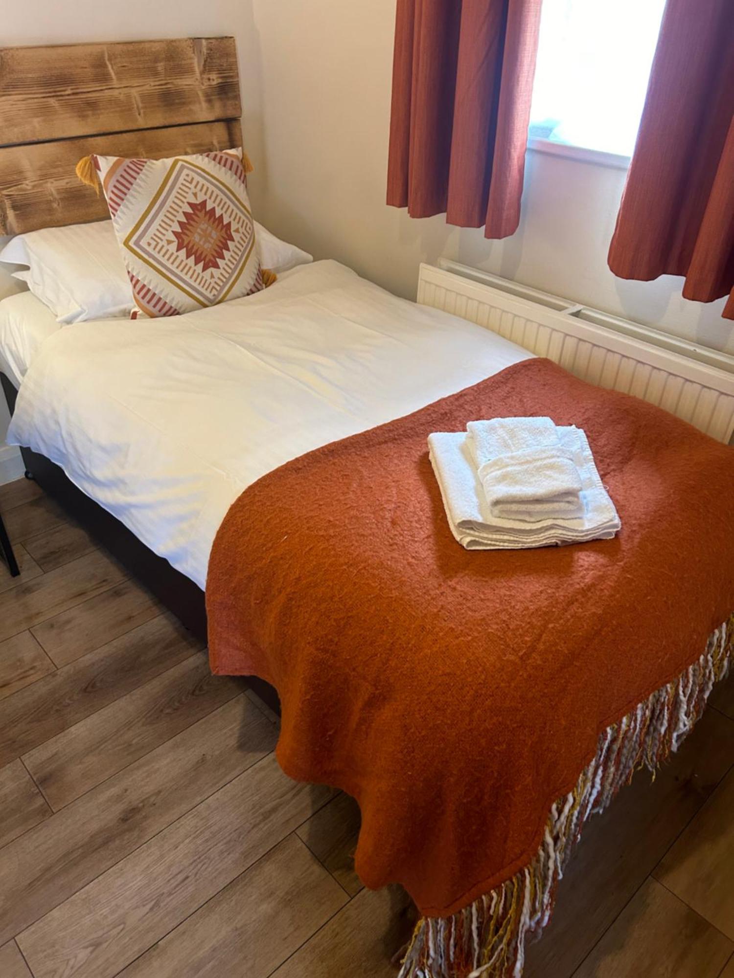Hotel The Wheatsheaf Bramley  Zewnętrze zdjęcie